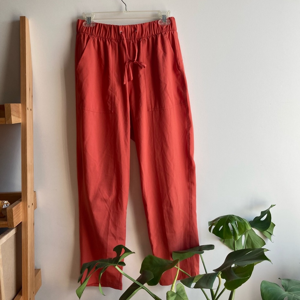Old Navy Stretch Tech Cropped Drawstring Joggers size Medium Tall Orange